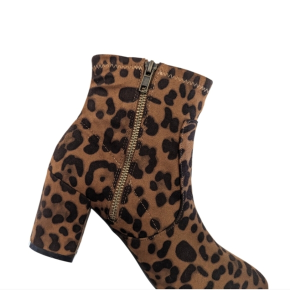 NWOT Sugar Itsie Stretch Leopard Ankle Boots - Picture 4 of 10